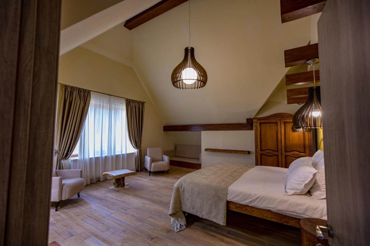 Casa Iustin Hotel โมโรนี ภายนอก รูปภาพ