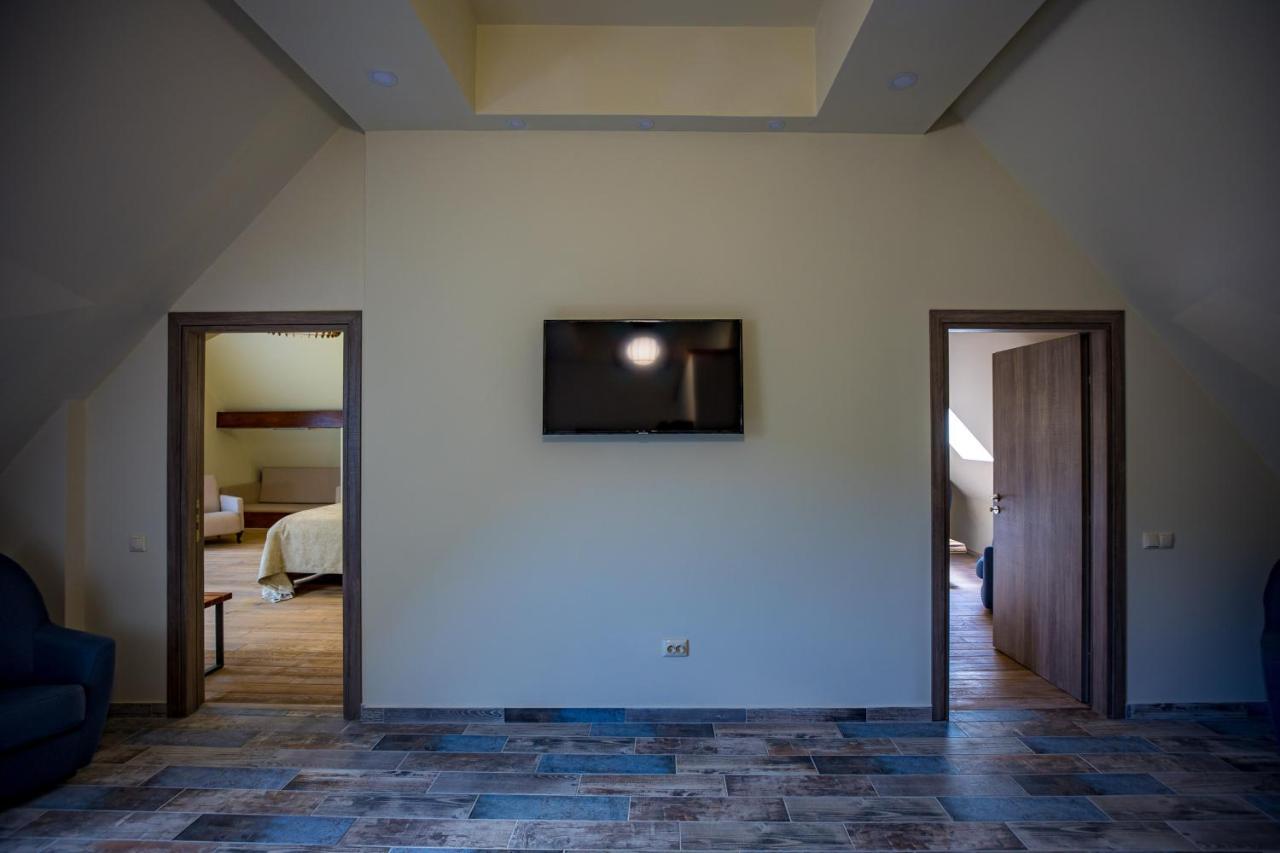 Casa Iustin Hotel โมโรนี ภายนอก รูปภาพ