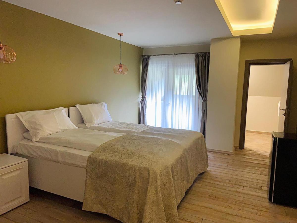 Casa Iustin Hotel โมโรนี ภายนอก รูปภาพ
